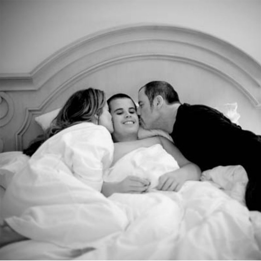 Kelly Preston Pays Tribute to Her and John Travolta's Late Son Jett - E